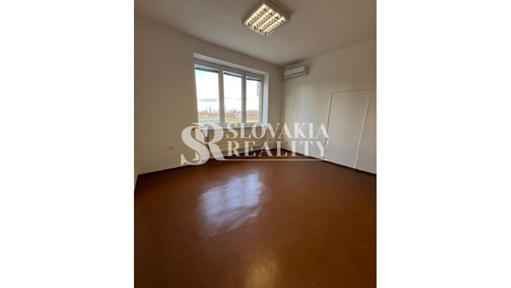 Kancelária Mlynárce, parkovanie v cene, 22 m2, klimatizácia