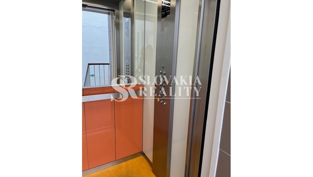 1-izb.byt na Chrenovej, kompletná rekonštrukcia, zariadený