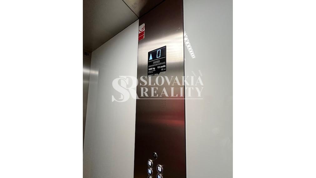 1-izb.byt na Chrenovej, kompletná rekonštrukcia, zariadený