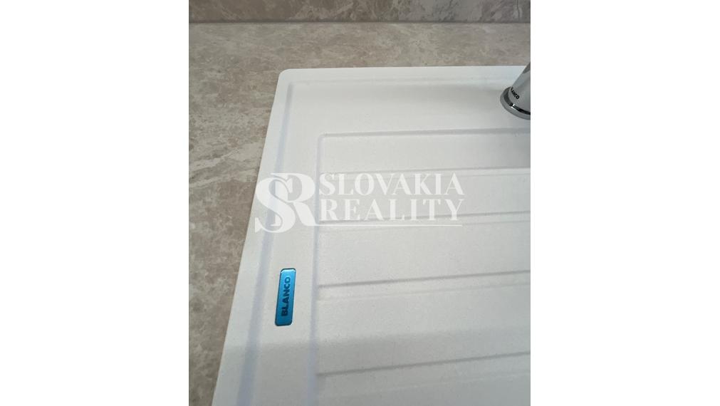 1-izb.byt na Chrenovej, kompletná rekonštrukcia, zariadený