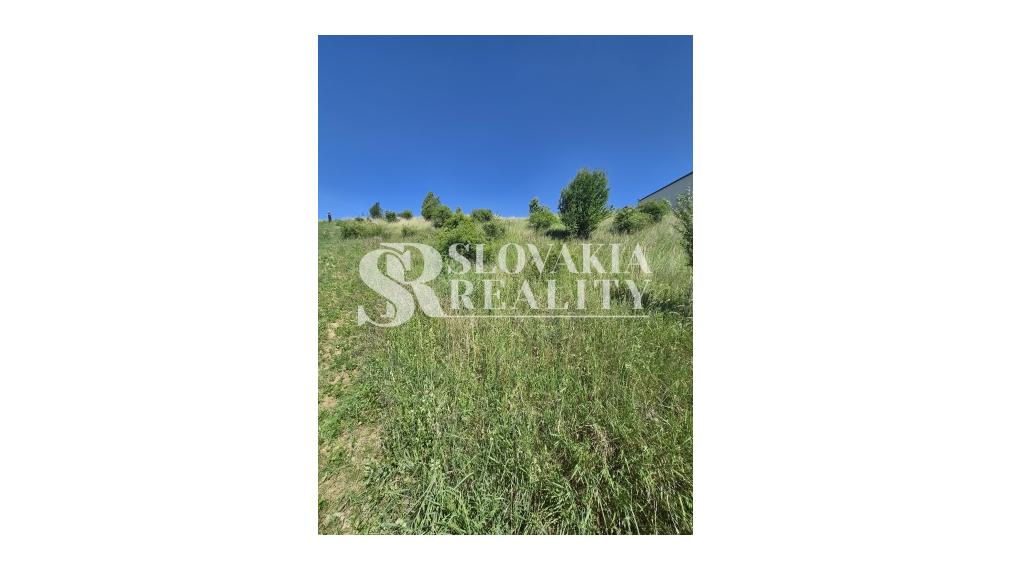 Stavebný pozemok s panoramatickým výhľadom na Zobor 1 686 m²