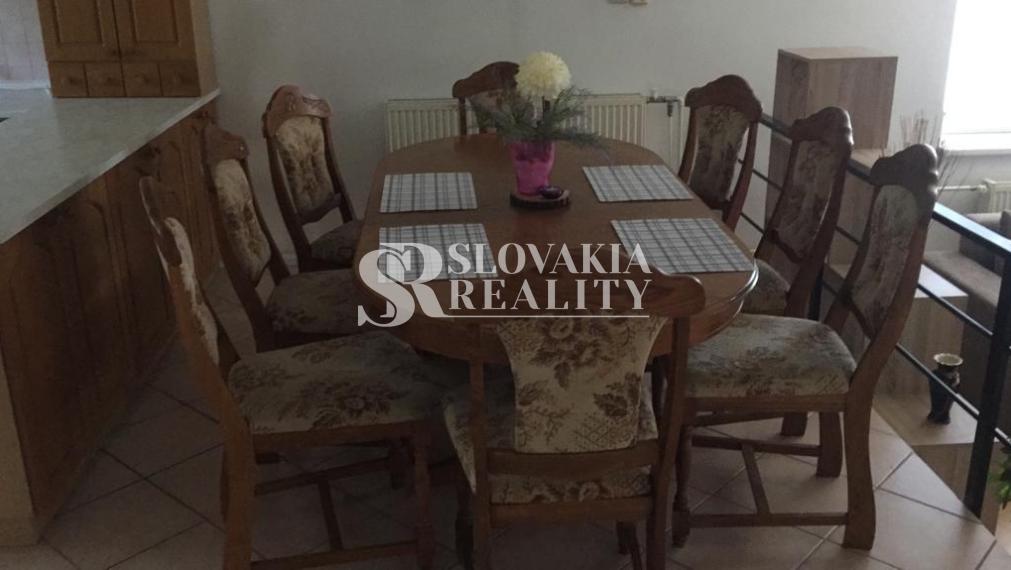 Veľmi príjemný, zariadený 3 izbový rodinný dom na Zobore