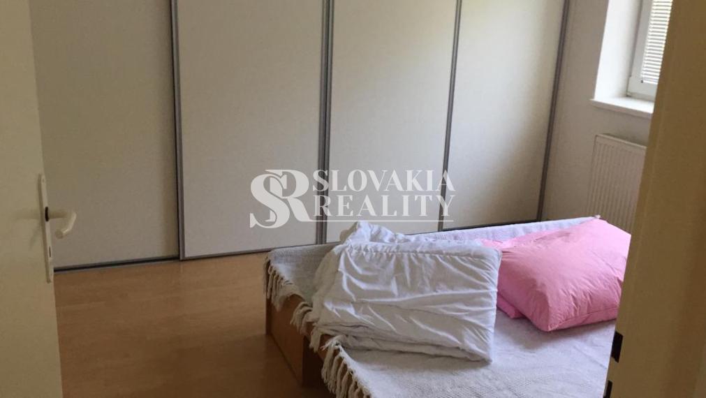 Veľmi príjemný, zariadený 3 izbový rodinný dom na Zobore