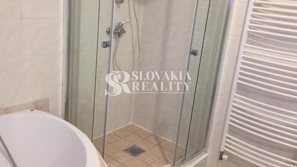 Veľmi príjemný, zariadený 3 izbový rodinný dom na Zobore