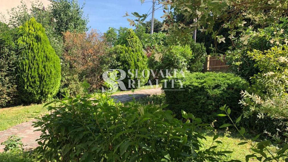 Veľmi príjemný, zariadený 3 izbový rodinný dom na Zobore