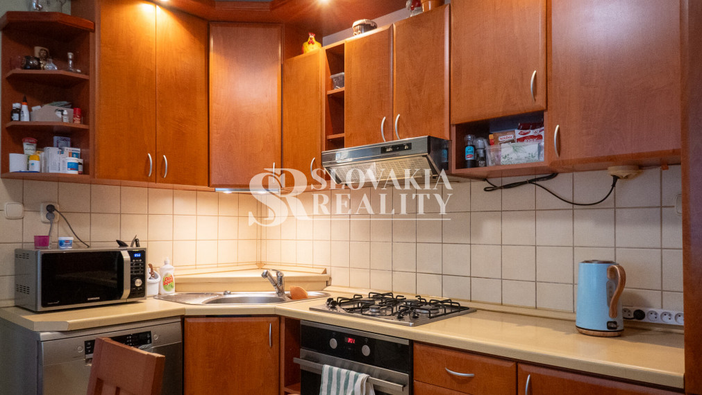 REZERVOVANÝ! 4 izb.-byt, 102m2, 2.poschodie, Mikovíniho ul.