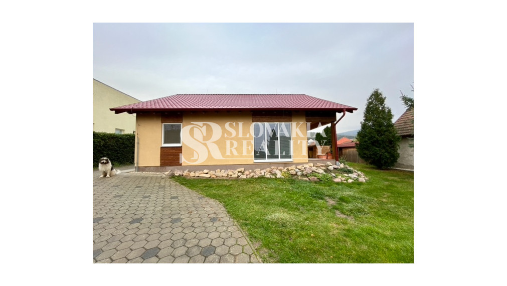 ZNÍŽENÁ CENA Na predaj príjemný 4 izbový rodinný dom na pozemku o veľkosti 1 069 m² na tichej ulici v Drážovciach