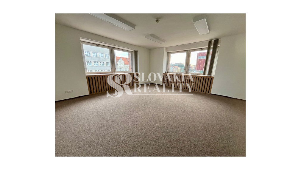 Dvojkancelária na prenájom v úplnom centre mesta, parkovanie