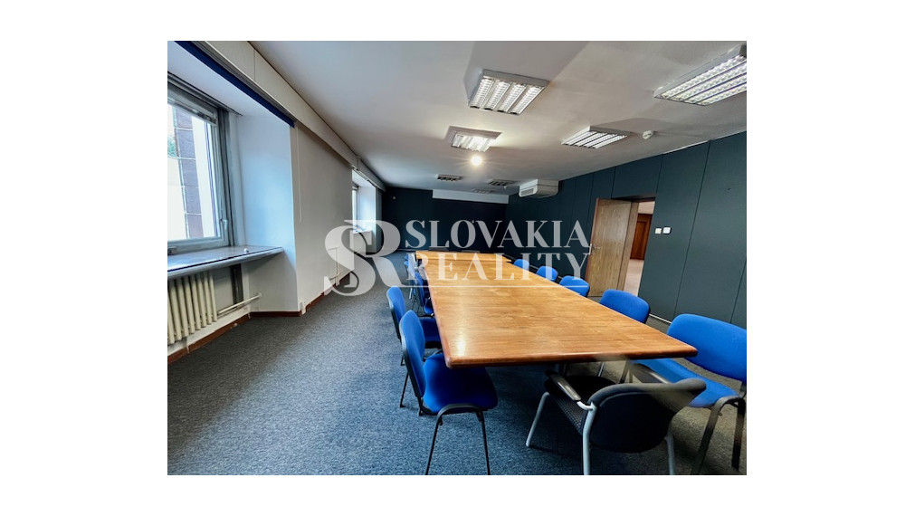 Dvojkancelária na prenájom v úplnom centre mesta, parkovanie