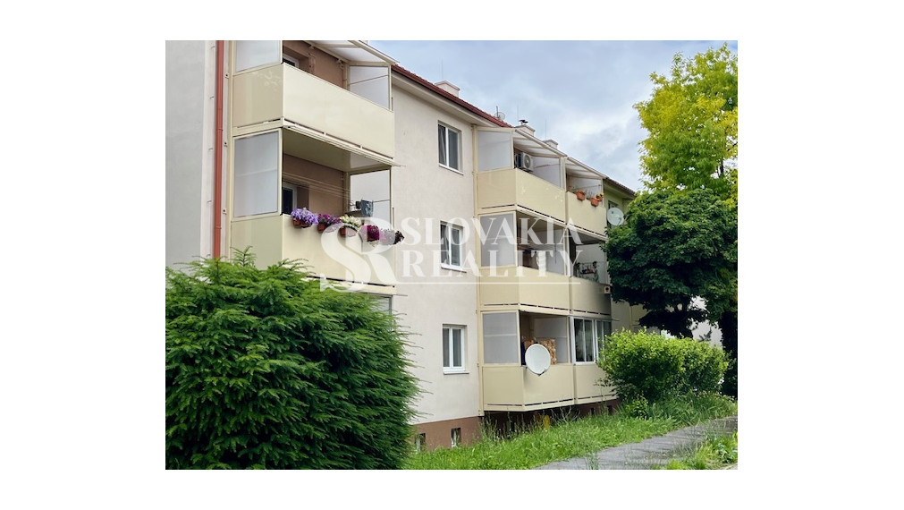 REZERVOVANÝ 2-izb.byt s veľkým balkónom, Kalvária