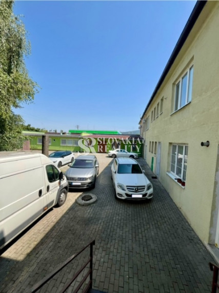 Kancelária Mlynárce, parkovanie v cene prenájmu, 17,5 m2