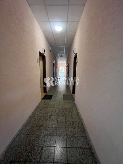 Kancelária Mlynárce, parkovanie v cene prenájmu, 17,5 m2