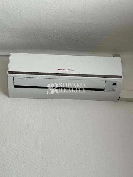 Kancelária Mlynárce, parkovanie v cene prenájmu, 17,5 m2