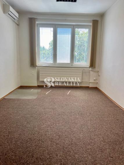 Kancelária Mlynárce, parkovanie v cene prenájmu, 17,5 m2