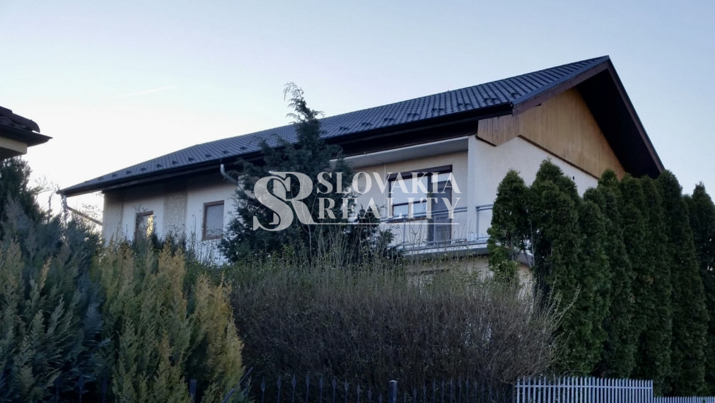 Veľký rodinný dom/ubytovňa na predaj