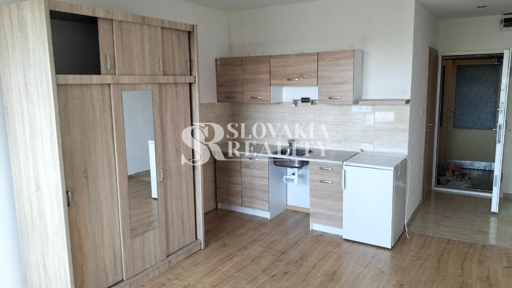 Garsónka s balkónom, 24 m2,  Chrenová