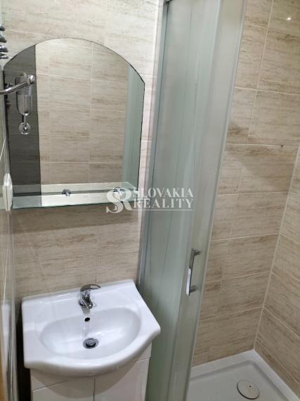 Garsónka s balkónom, 24 m2,  Chrenová