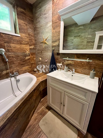 Novostavba RD, pozemok 1366m2, 5-izb., dvojgaráž, 2 kúpeľne