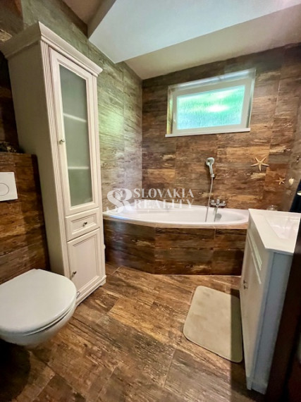 Novostavba RD, pozemok 1366m2, 5-izb., dvojgaráž, 2 kúpeľne