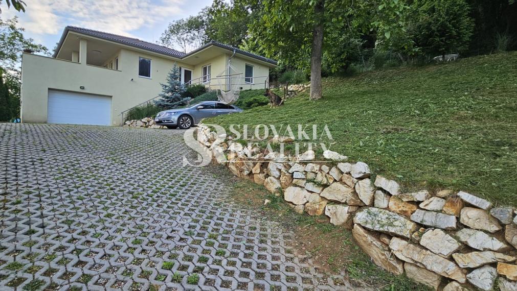 Novostavba RD, pozemok 1366m2, 5-izb., dvojgaráž, 2 kúpeľne