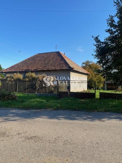 Atraktívny pozemok 2435m2, 3 prístupové cesty IS v Klasove.