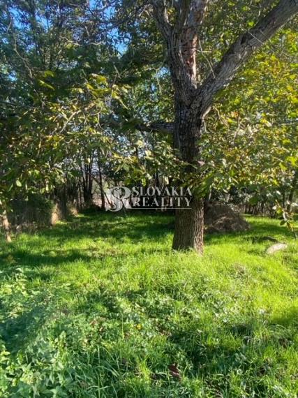 Atraktívny pozemok 2435m2, 3 prístupové cesty IS v Klasove.