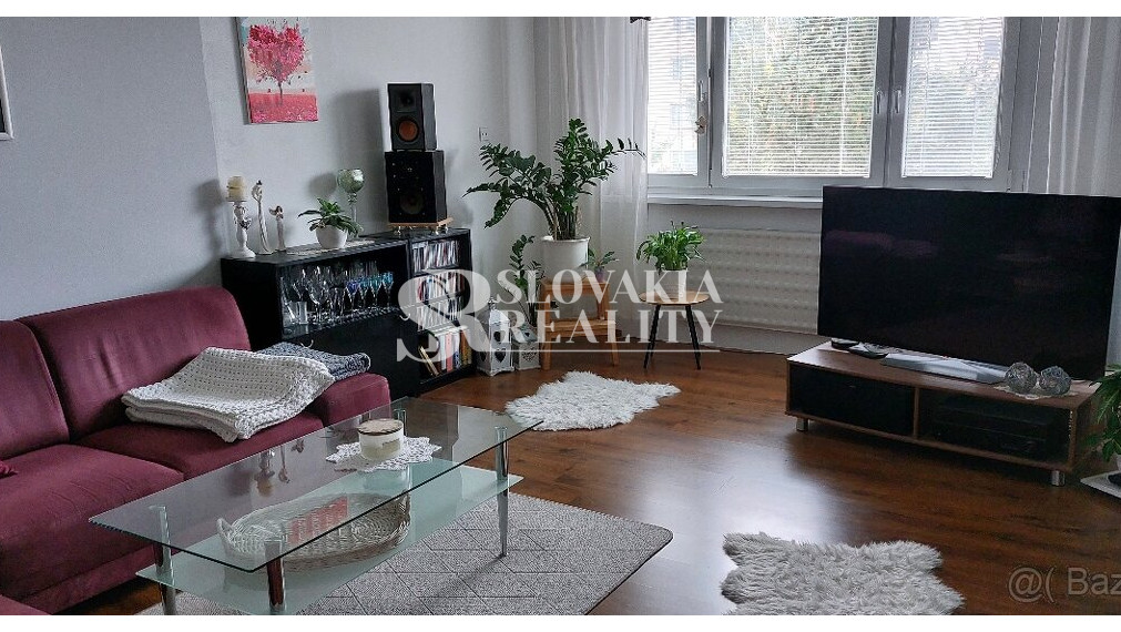 Veľký 3-izb. byt, loggia z kuchyne, nepriechodné izby, 78 m2