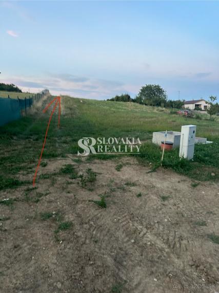 Pozemok 784m2 v rozmeroch 22,4 x 33,3 v Dolných Obdokovciach.
