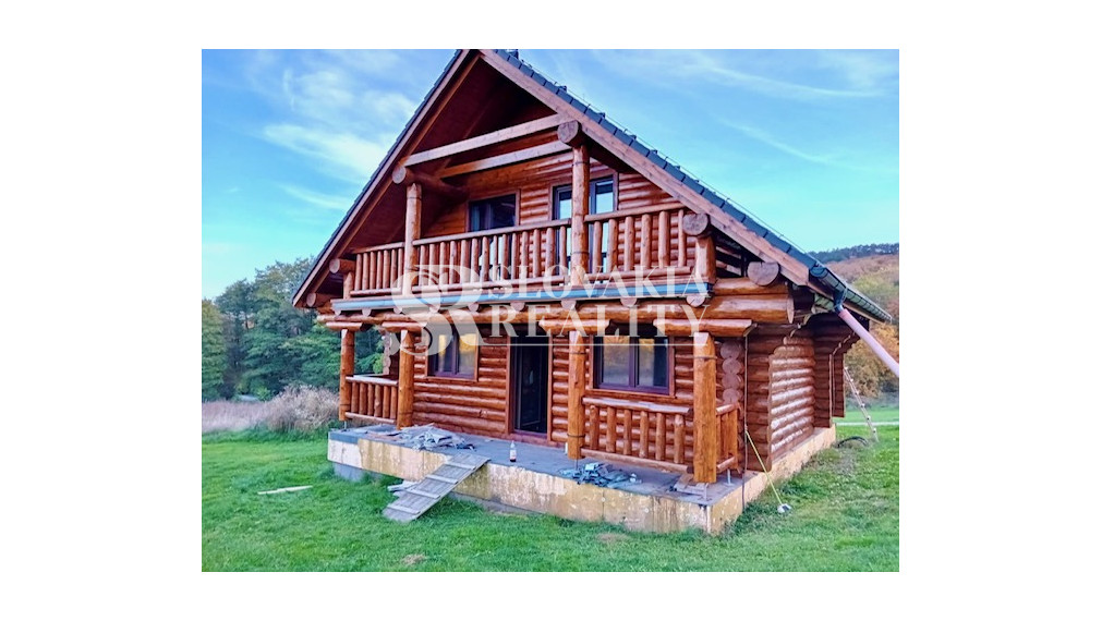 5 izb.zrub pod lesom. 114m2, pozemok 600m2, voda, elektrina
