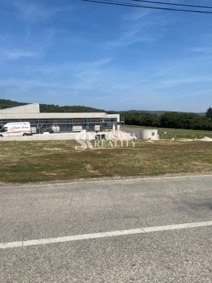 Stavebný pozemok v Kolíňanoch, komplet IS na pozemku 674m2