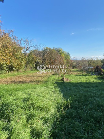 Na predaj pozemok v Klasove 700m2 cena 54000Eur