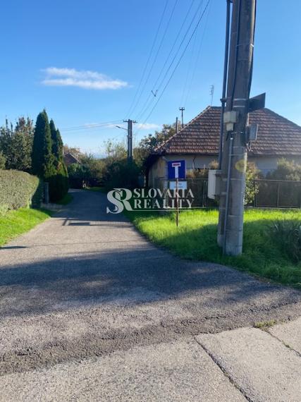 Na predaj pozemok v Klasove 700m2 cena 54000Eur