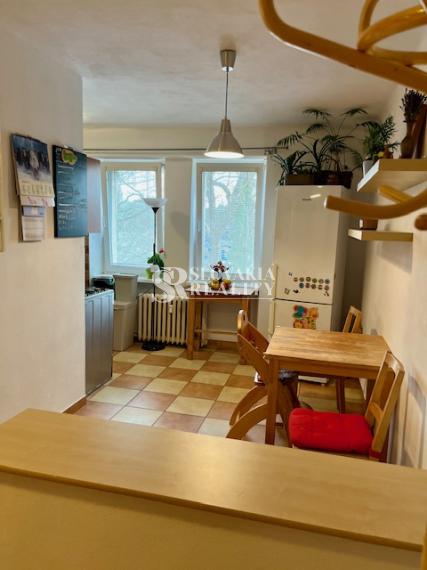 2-izb.byt na Parkovom nábreží, parkovanie