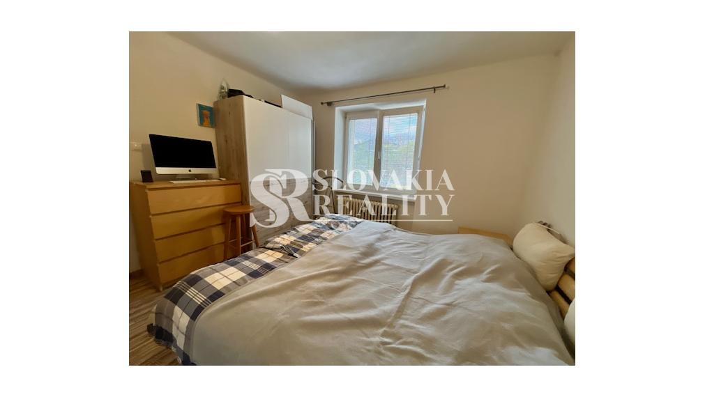 2-izb.byt na Parkovom nábreží, parkovanie