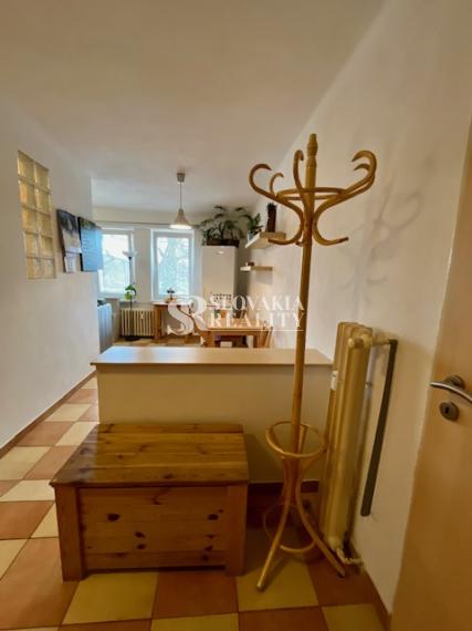 2-izb.byt na Parkovom nábreží, parkovanie