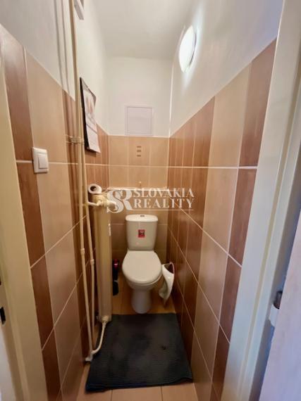 2-izb.byt na Parkovom nábreží, parkovanie