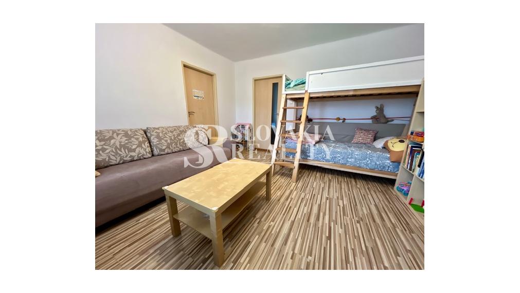 2-izb.byt na Parkovom nábreží, parkovanie