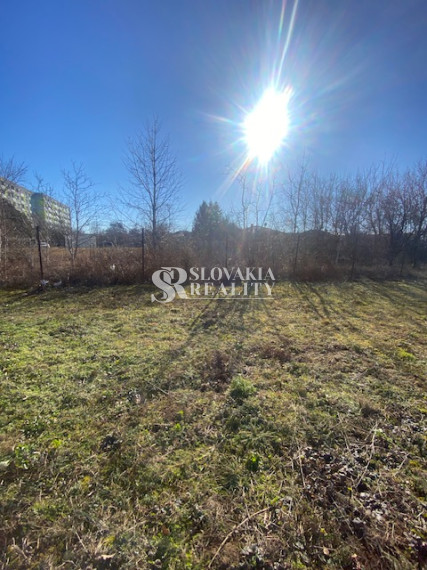 Na predaj zaujímavý stavebný pozemok 947m2.