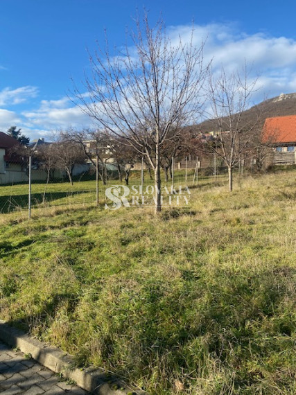 Na predaj jeden z najkrajších pozemkov na Zobore v Nitre