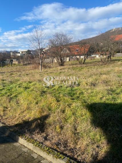 Na predaj jeden z najkrajších pozemkov na Zobore v Nitre