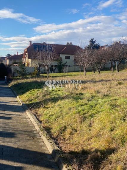 Na predaj jeden z najkrajších pozemkov na Zobore v Nitre