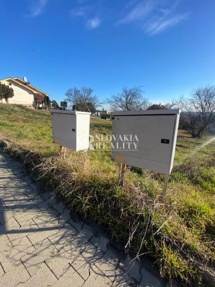 Na predaj jeden z najkrajších pozemkov na Zobore v Nitre