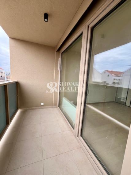 2-izb.byt v novstavbe SLNEČNÁ PLÁŇ, loggia, skolaudovaný