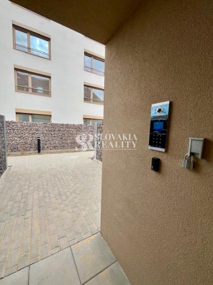 2-izb.byt v novstavbe SLNEČNÁ PLÁŇ, loggia, skolaudovaný