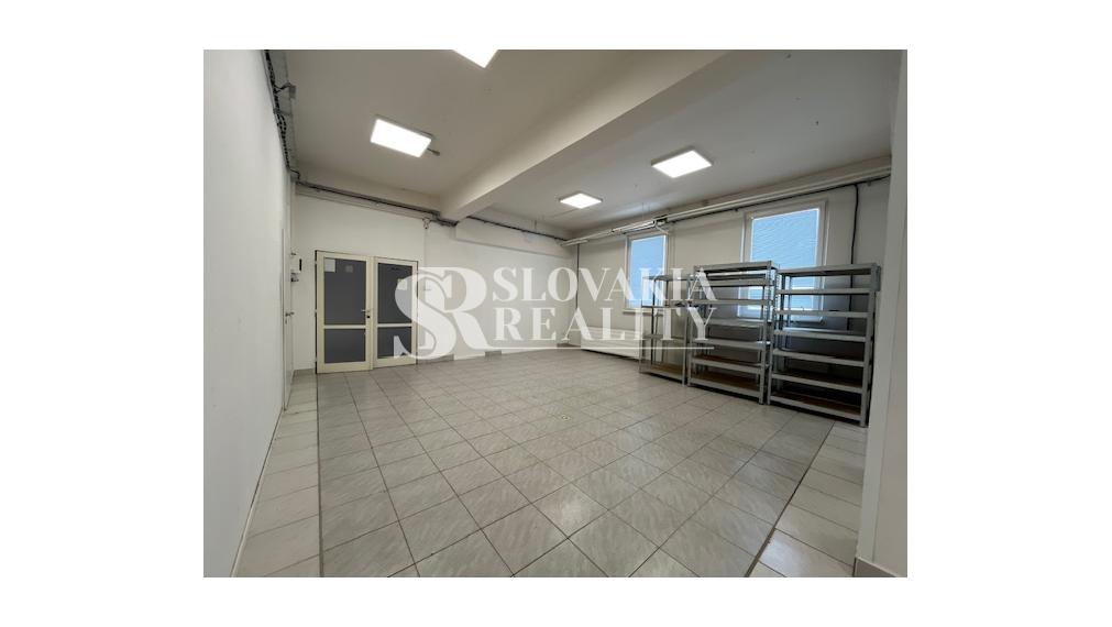 Skladový/obchodný priestor s kanceláriou, 120m2, prízemie