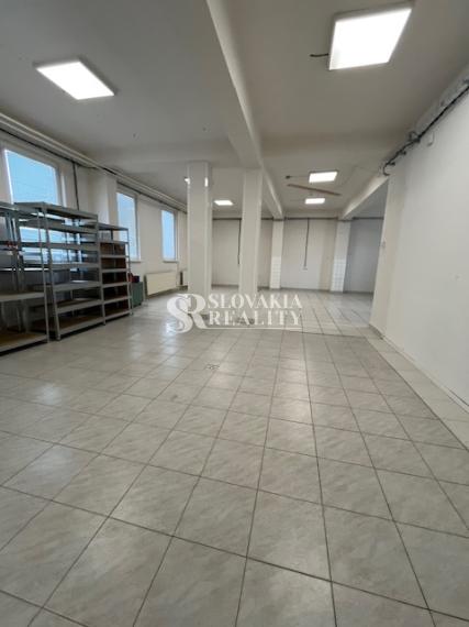 Skladový/obchodný priestor s kanceláriou, 120m2, prízemie