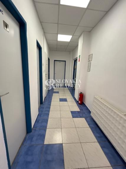 Skladový/obchodný priestor s kanceláriou, 120m2, prízemie