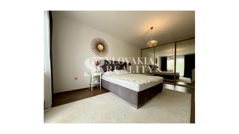 3.izb.byt s veľkou terasou, 112 m2, parkovanie v garáži