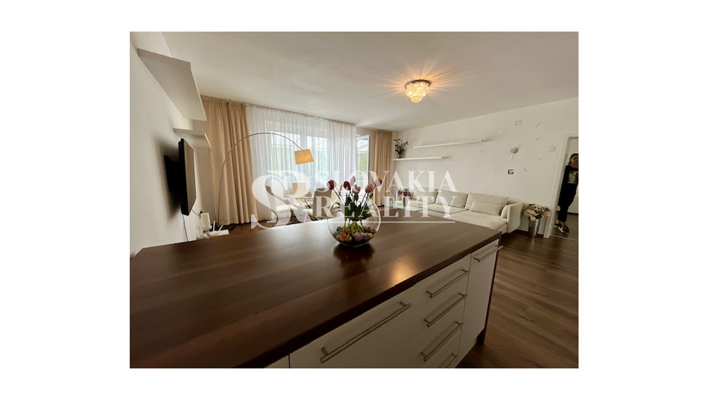 3.izb.byt s veľkou terasou, 112 m2, parkovanie v garáži