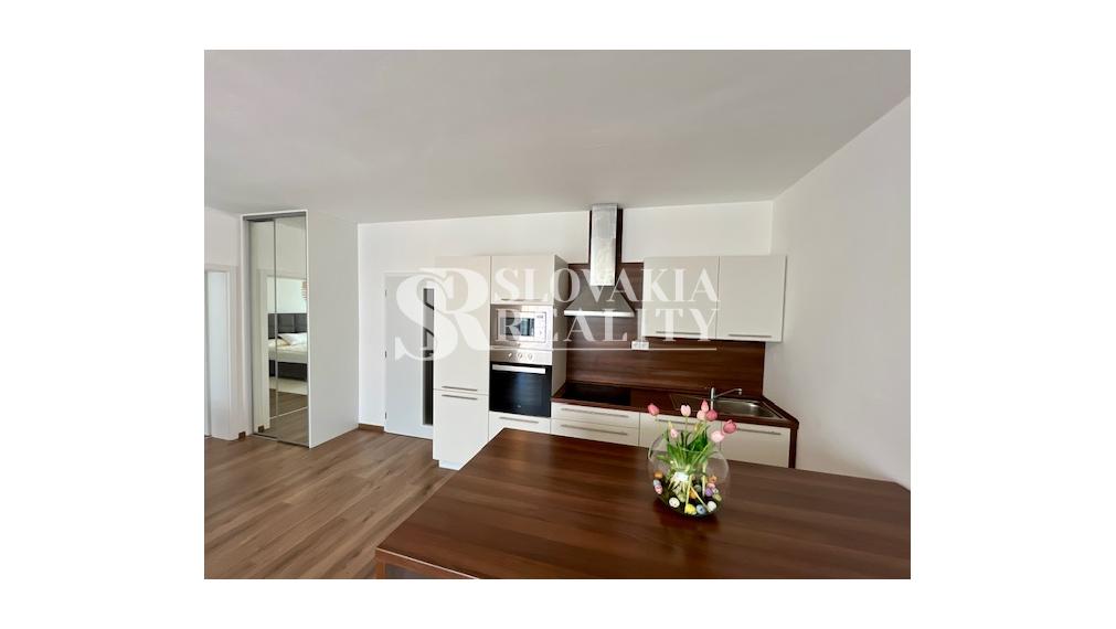 3.izb.byt s veľkou terasou, 112 m2, parkovanie v garáži